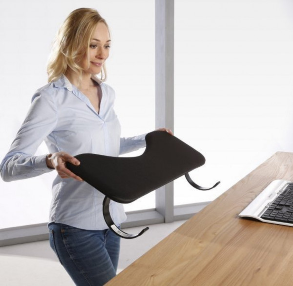 ergonomische Armauflagen einfach einhängen in die Tischplatte